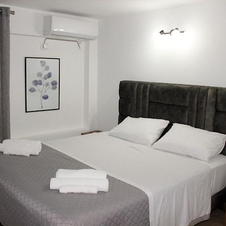 Elite Hotel Sarandë エクステリア 写真
