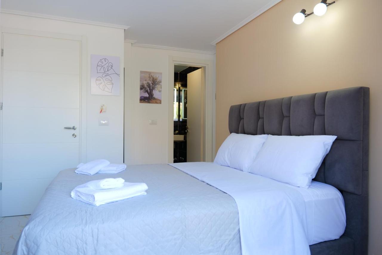 Elite Hotel Sarandë エクステリア 写真