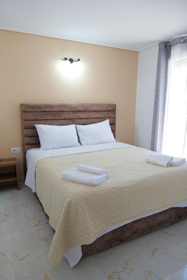 Elite Hotel Sarandë エクステリア 写真
