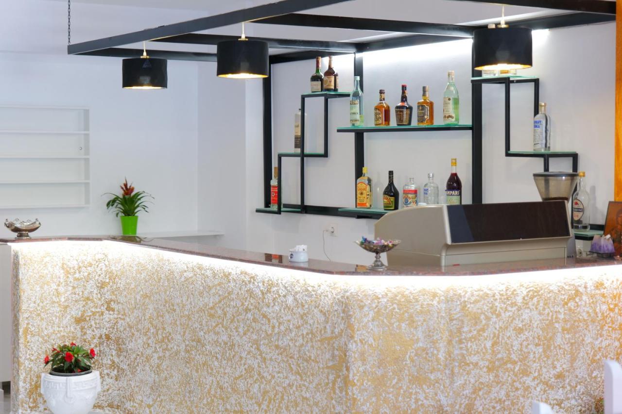 Elite Hotel Sarandë エクステリア 写真