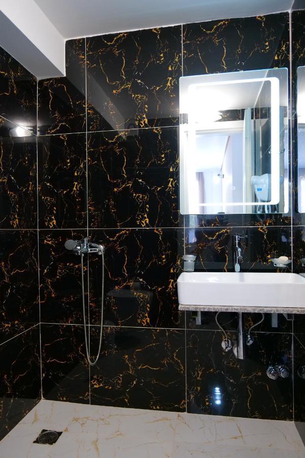 Elite Hotel Sarandë エクステリア 写真