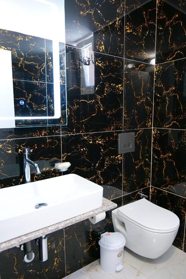Elite Hotel Sarandë エクステリア 写真