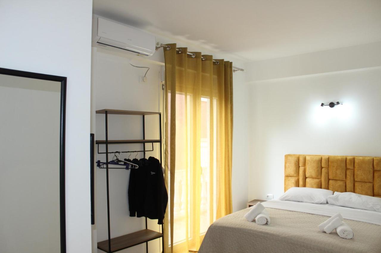 Elite Hotel Sarandë エクステリア 写真