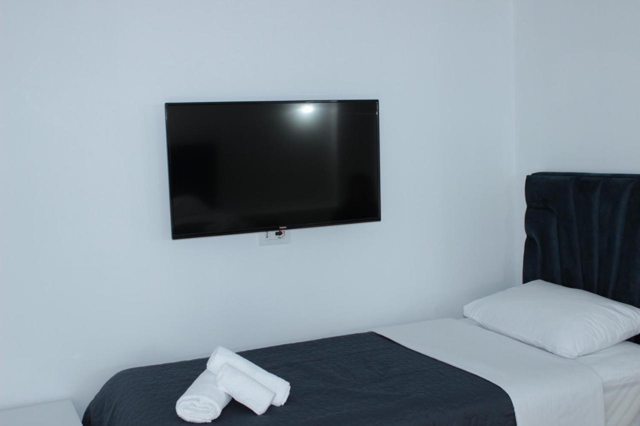 Elite Hotel Sarandë エクステリア 写真