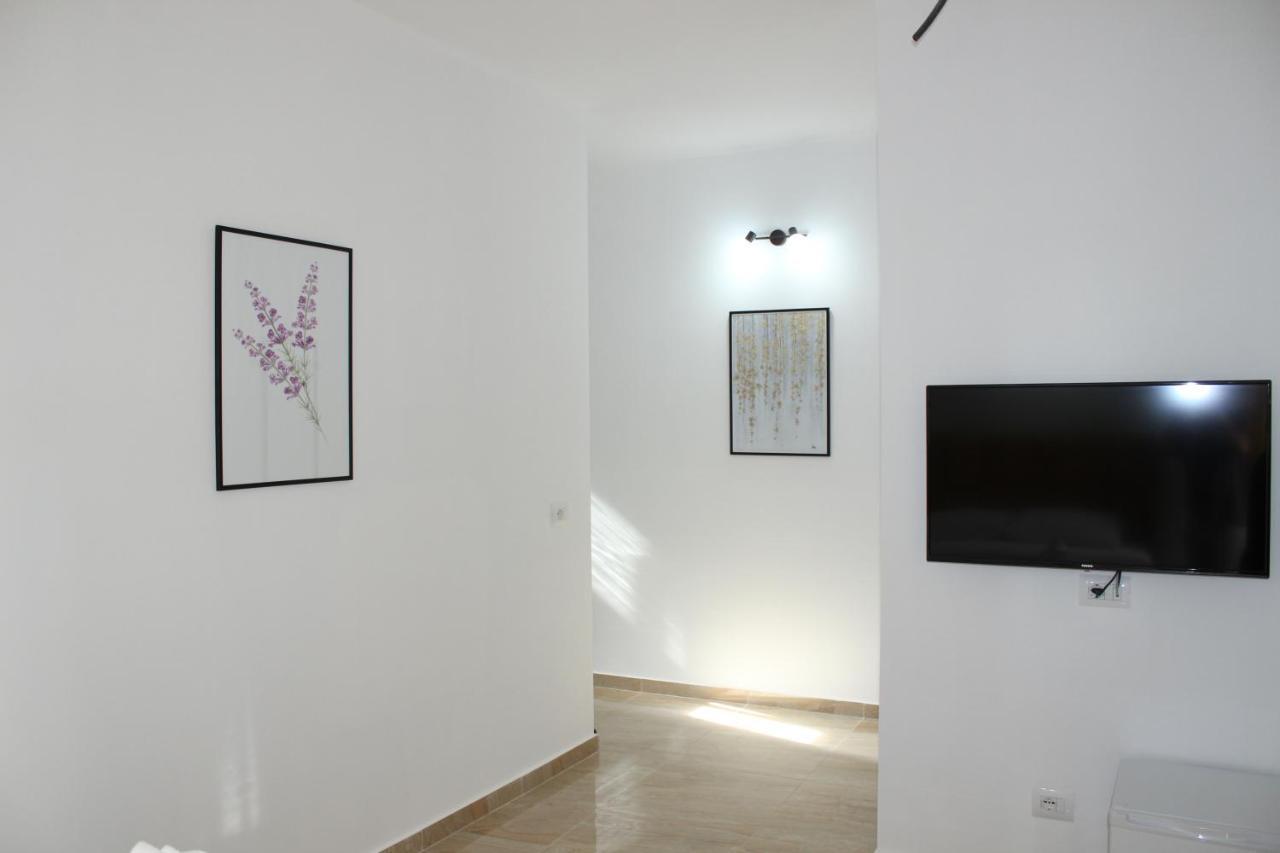 Elite Hotel Sarandë エクステリア 写真
