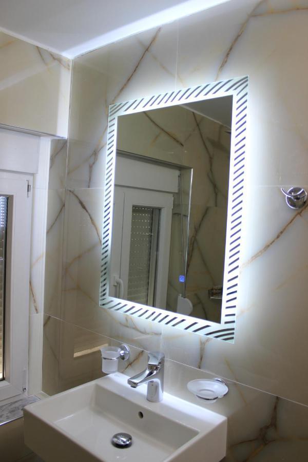 Elite Hotel Sarandë エクステリア 写真