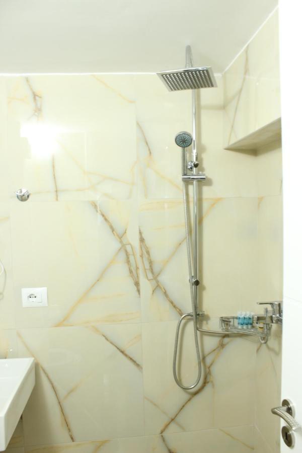 Elite Hotel Sarandë エクステリア 写真