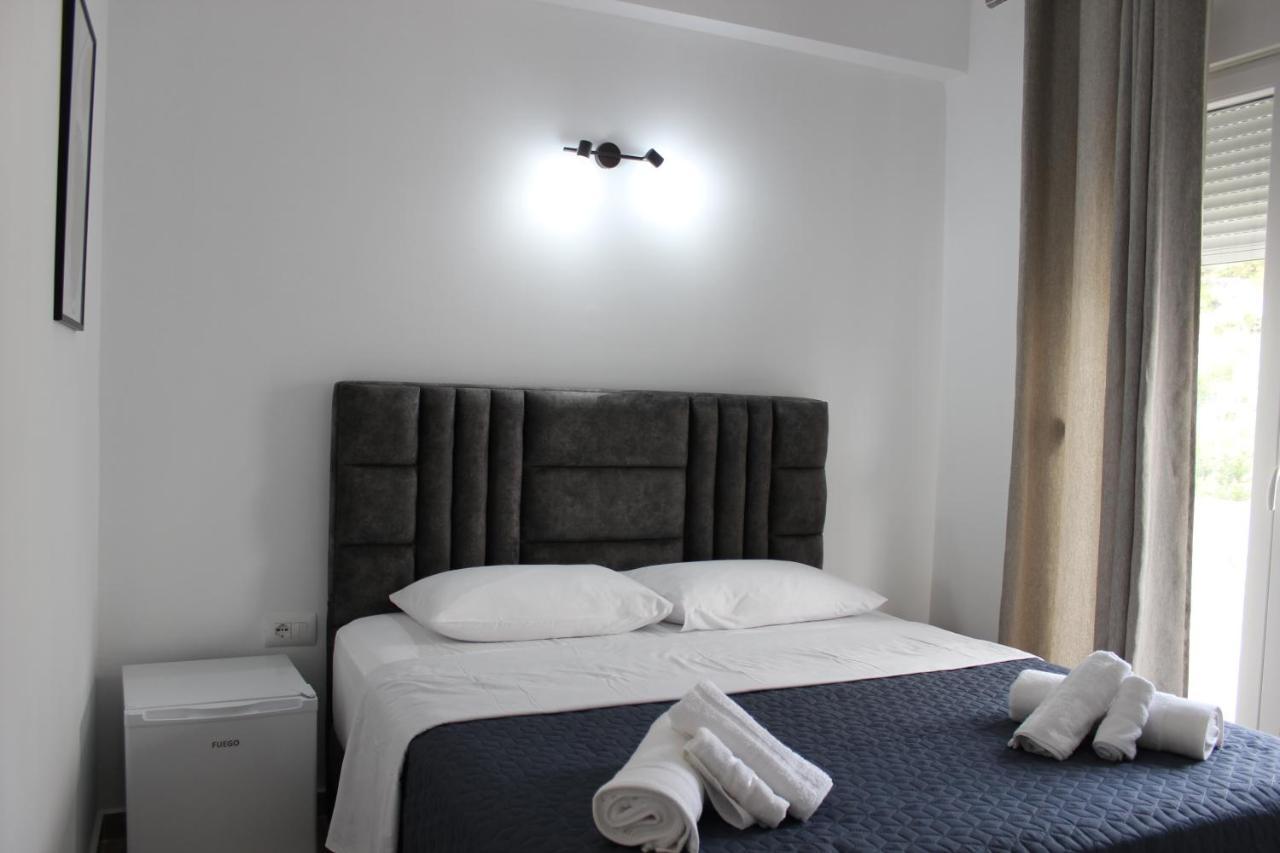 Elite Hotel Sarandë エクステリア 写真