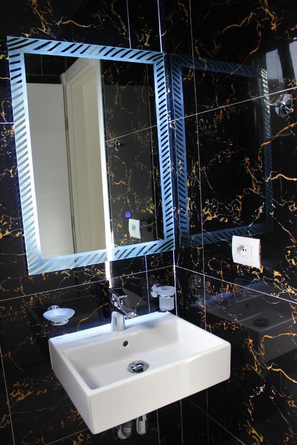 Elite Hotel Sarandë エクステリア 写真