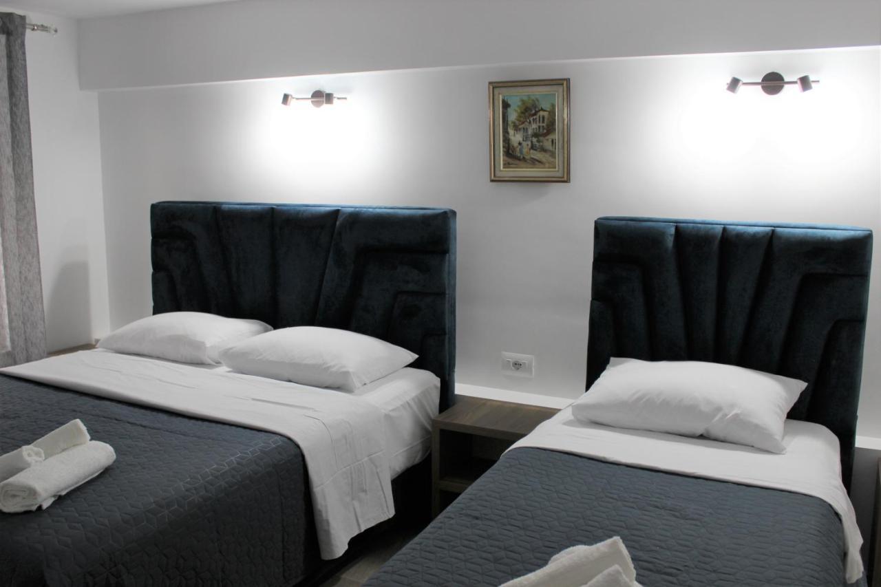 Elite Hotel Sarandë エクステリア 写真
