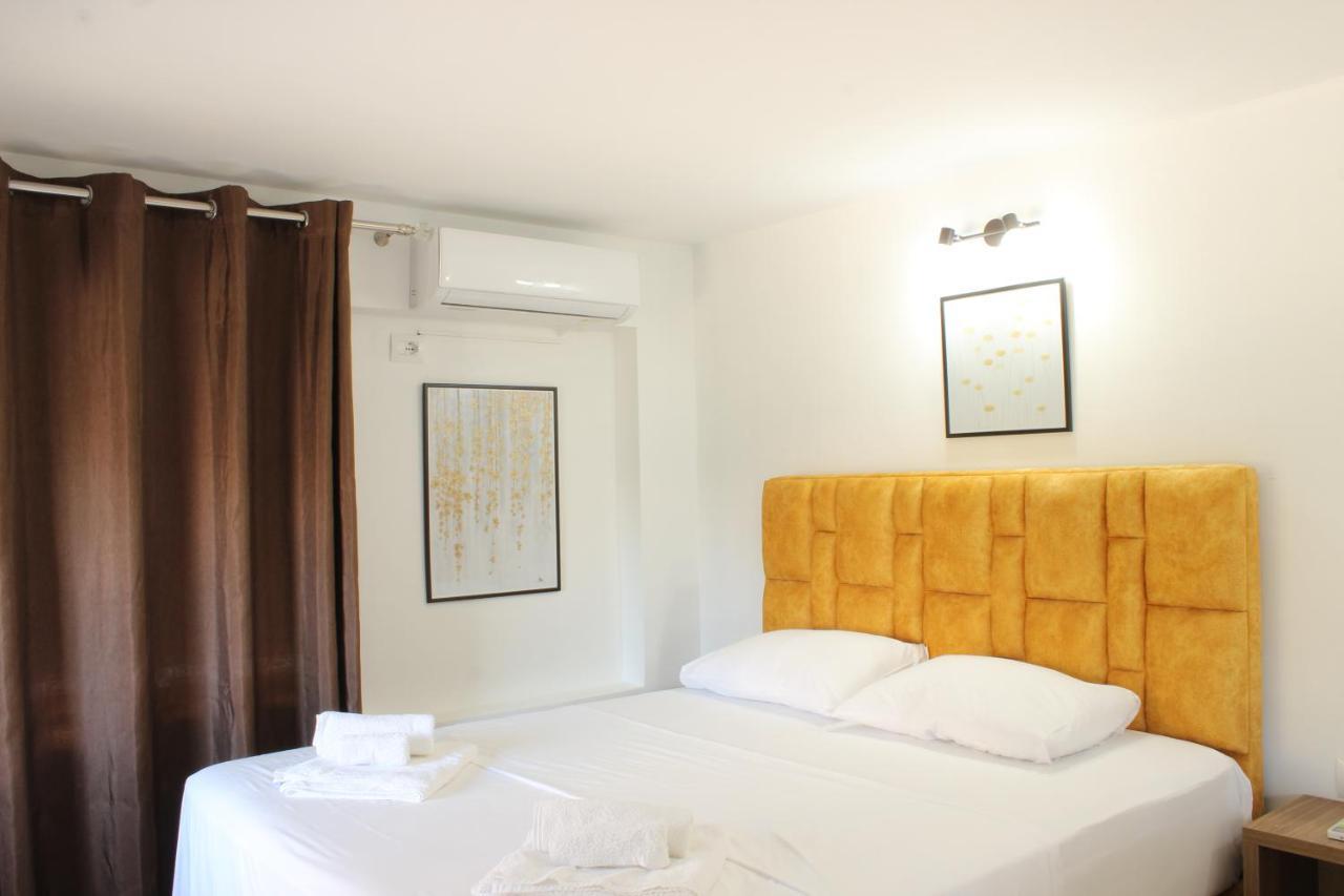Elite Hotel Sarandë エクステリア 写真