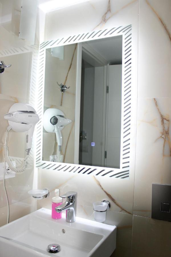 Elite Hotel Sarandë エクステリア 写真