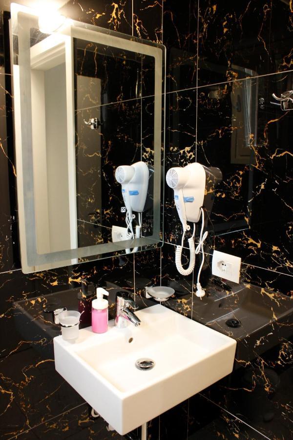 Elite Hotel Sarandë エクステリア 写真
