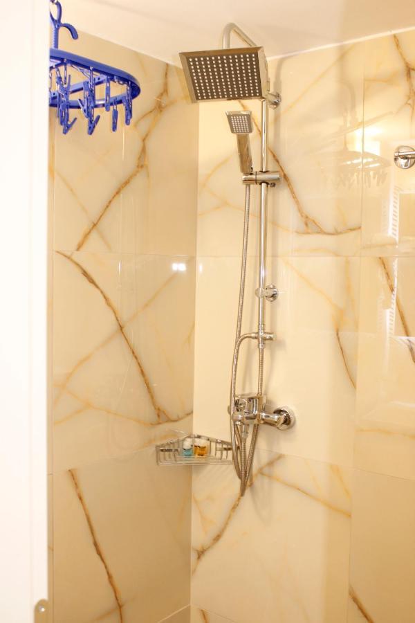 Elite Hotel Sarandë エクステリア 写真