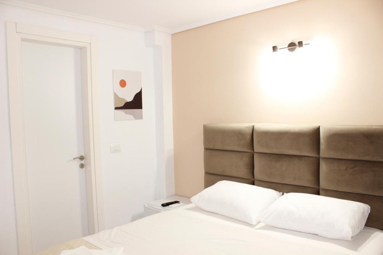 Elite Hotel Sarandë エクステリア 写真