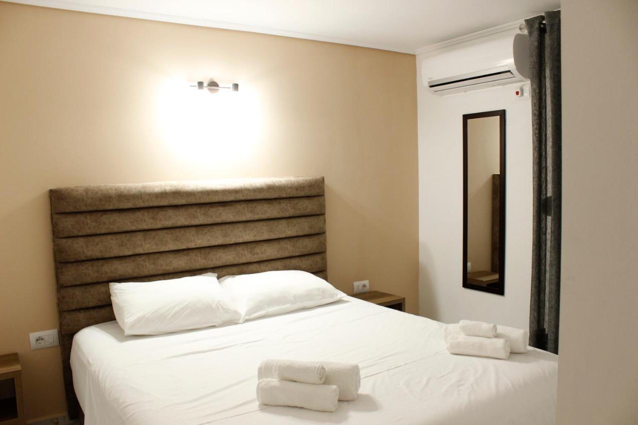 Elite Hotel Sarandë エクステリア 写真