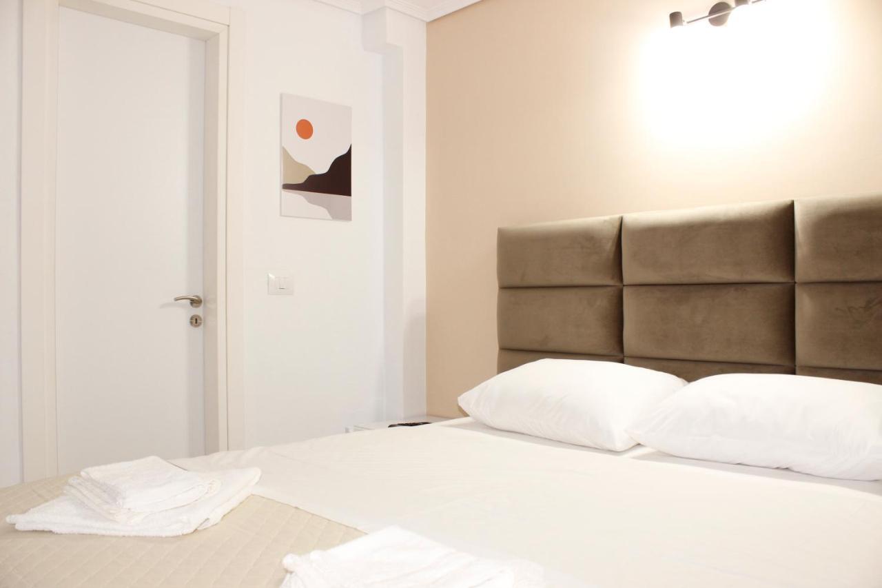 Elite Hotel Sarandë エクステリア 写真