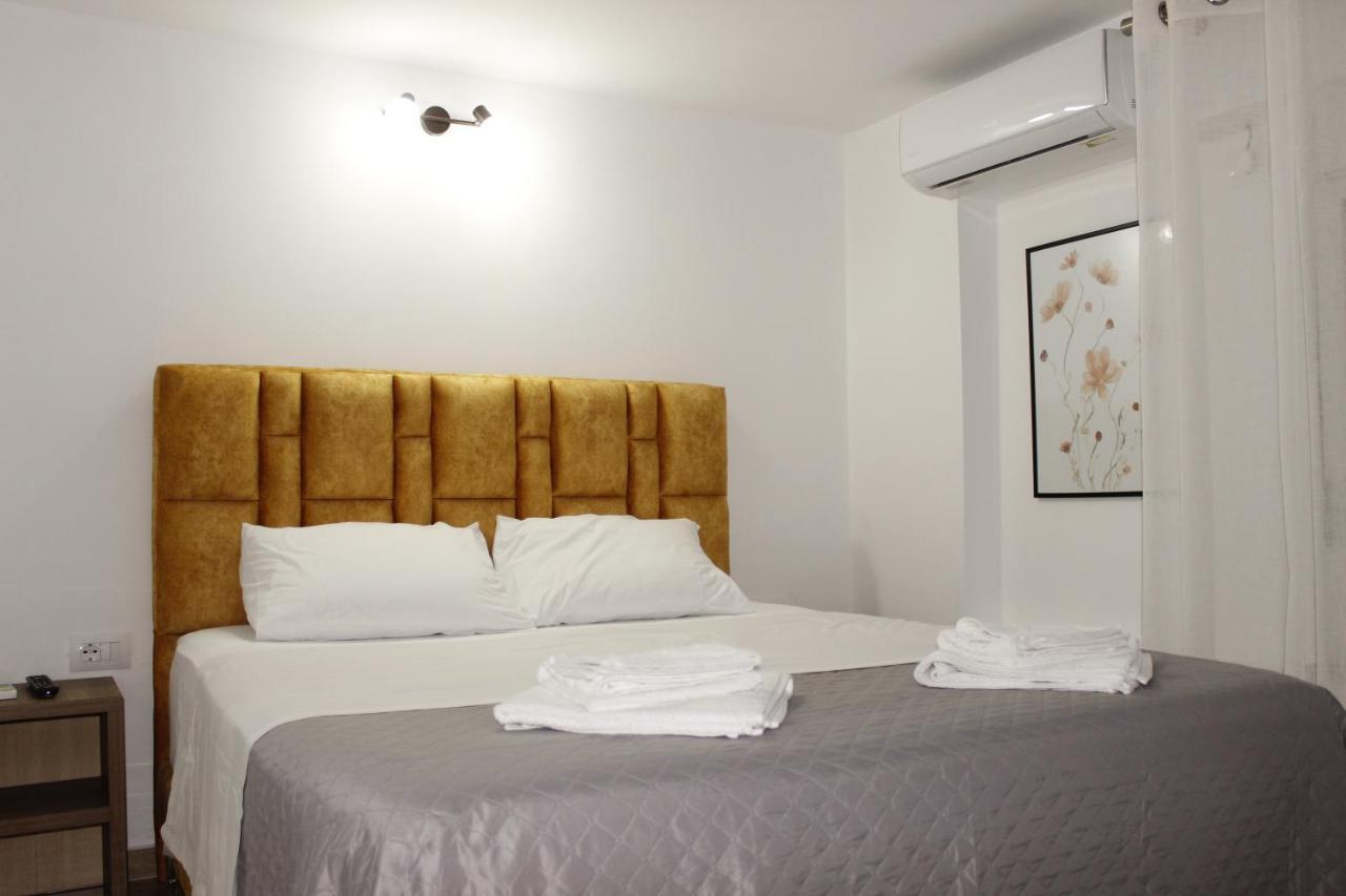 Elite Hotel Sarandë エクステリア 写真