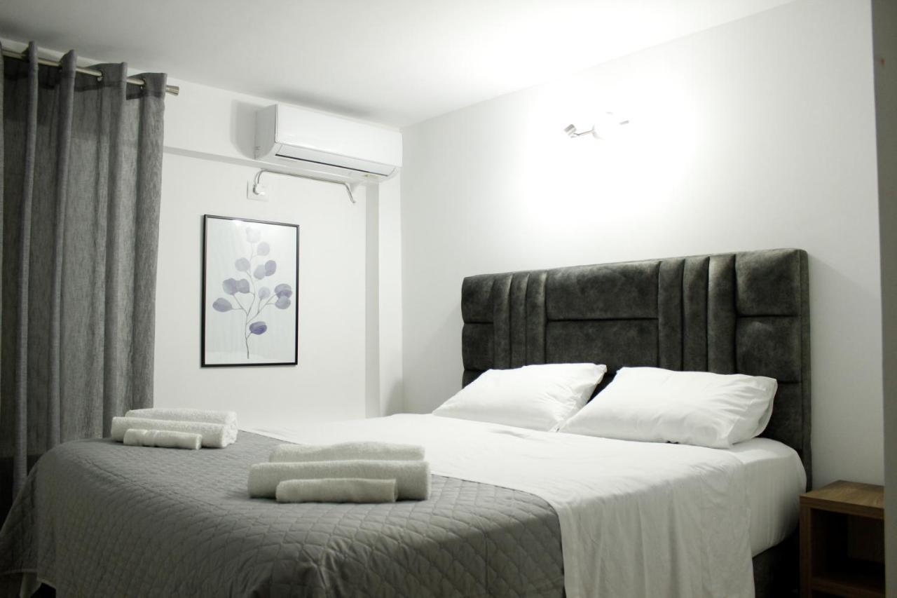 Elite Hotel Sarandë エクステリア 写真