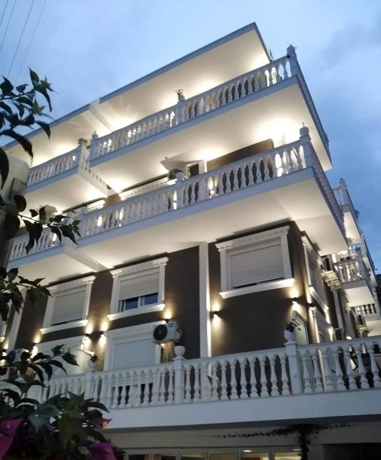 Elite Hotel Sarandë エクステリア 写真
