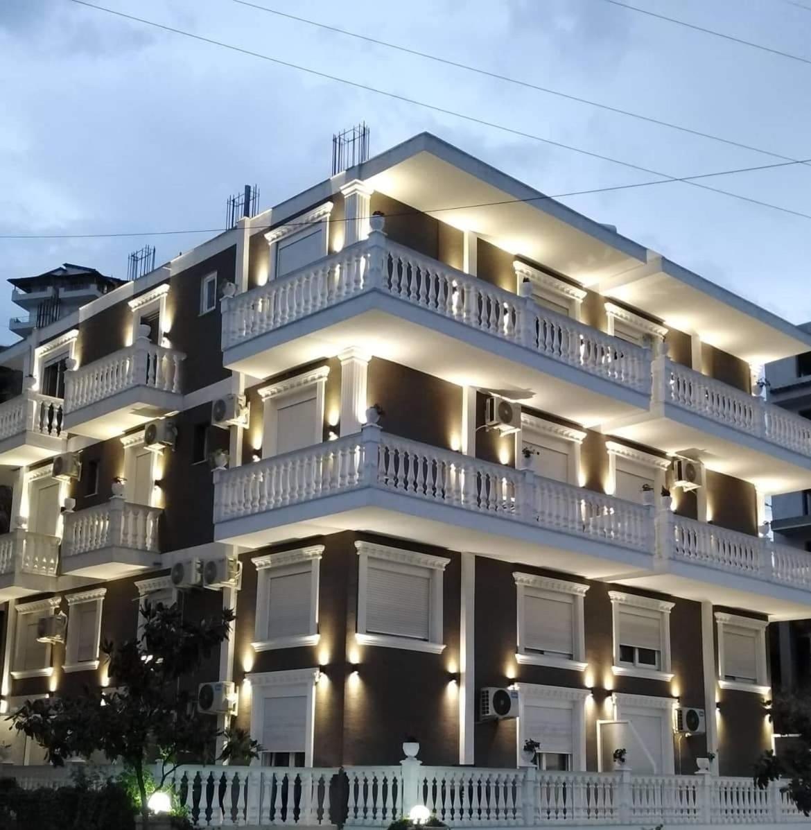 Elite Hotel Sarandë エクステリア 写真